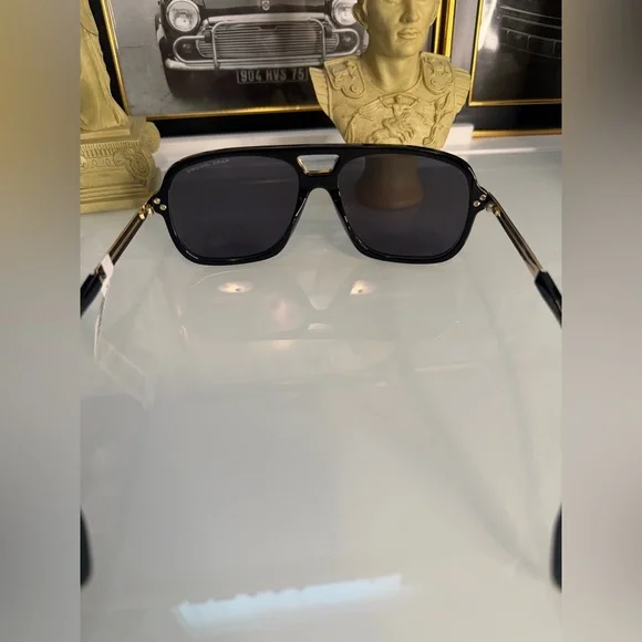 NWT Marc Jacobs Black and Gold Sunglasses. retail $205. - Picture 4 of 11
